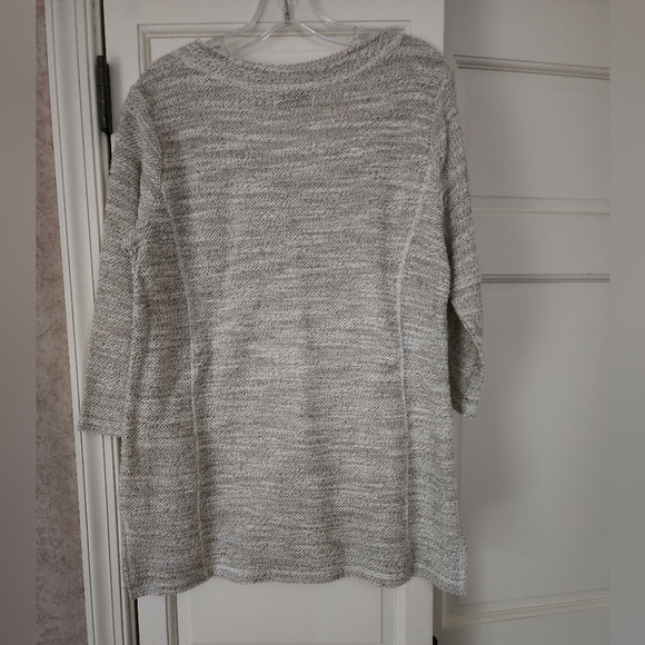 Liz claiborne Knit Tunic with a shiny gold thread. New without a tag . - Picture 4 of 6